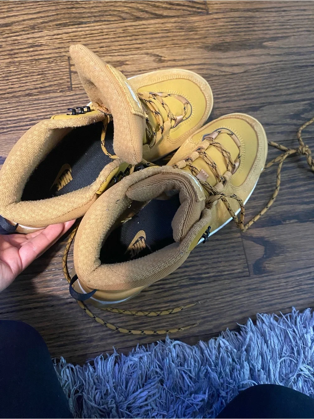 Nike Wheat/White High-Top Hiking Sneaker Boot